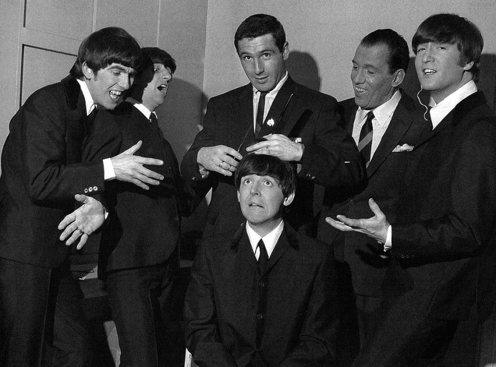 Τα μαλλιά των Beatles πωλήθηκαν αντί 10.000 ευρώ!