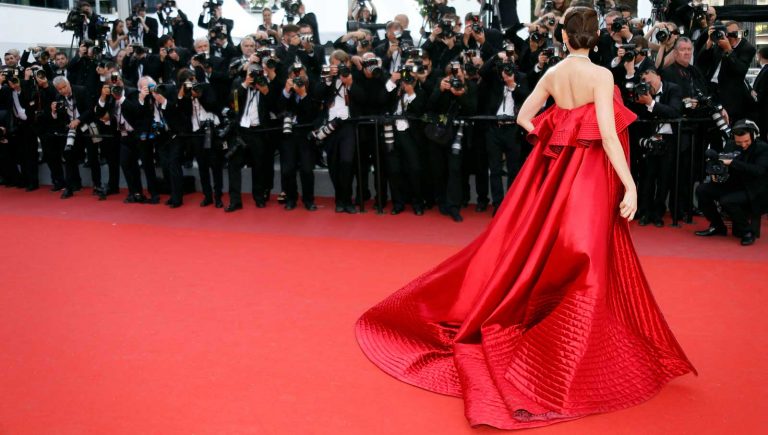 Τέλος οι selfies στο κόκκινο χαλί των Καννών