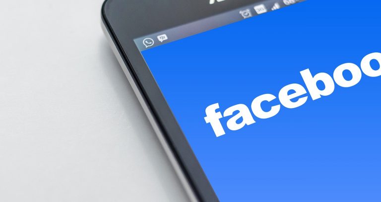 Στην… αγάπη επιστρέφει το Facebook