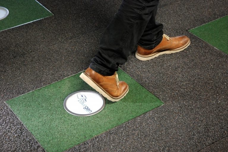 Παράγουν ηλεκτρισμό βαδίζοντας