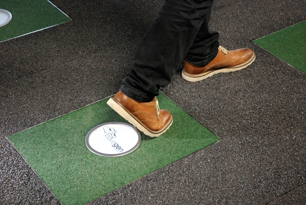 Παράγουν ηλεκτρισμό βαδίζοντας