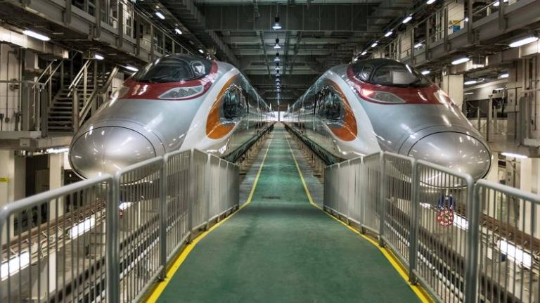 Η υπερταχεία της Κίνας σπάει όλα τα «κοντέρ»