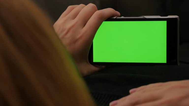 Μέσω κινητών το 50% της τηλεθέασης το 2020