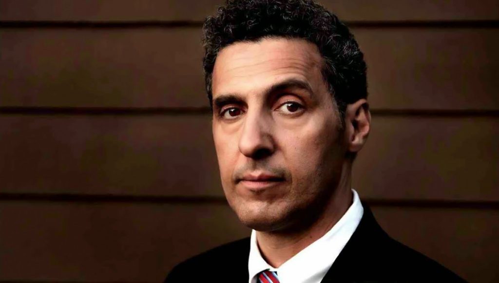 O Τζον Τορτούρο πρωταγωνιστής στο τηλεοπτικό «Όνομα του Ρόδου»