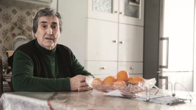 Αντί για Νόμπελ, «Αθηναγόρας» στη γιαγιά και τον ψαρά της Λέσβου (vid)
