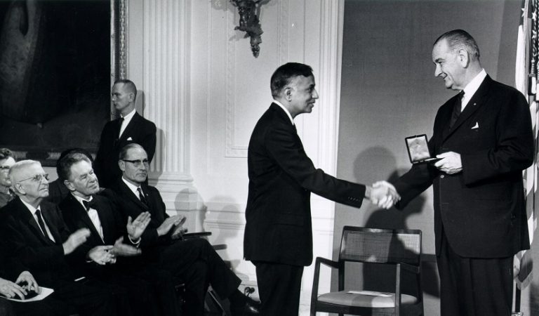 Σουμπραμανιάν Τσαντρασεκάρ: Ο Ινδός αστροφυσικός που είδε τα αστέρια νετρονίων