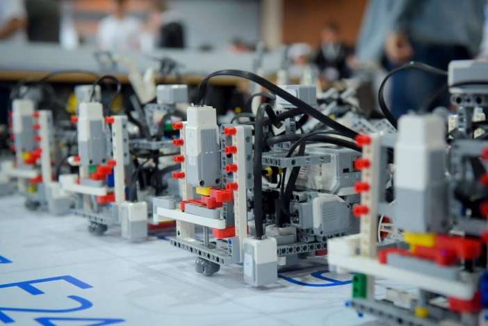 Την ομάδα που μετέχει στην Ολυμπιάδα Ρομποτικής τιμά το Πανε πιστήμιο Μακεδονίας