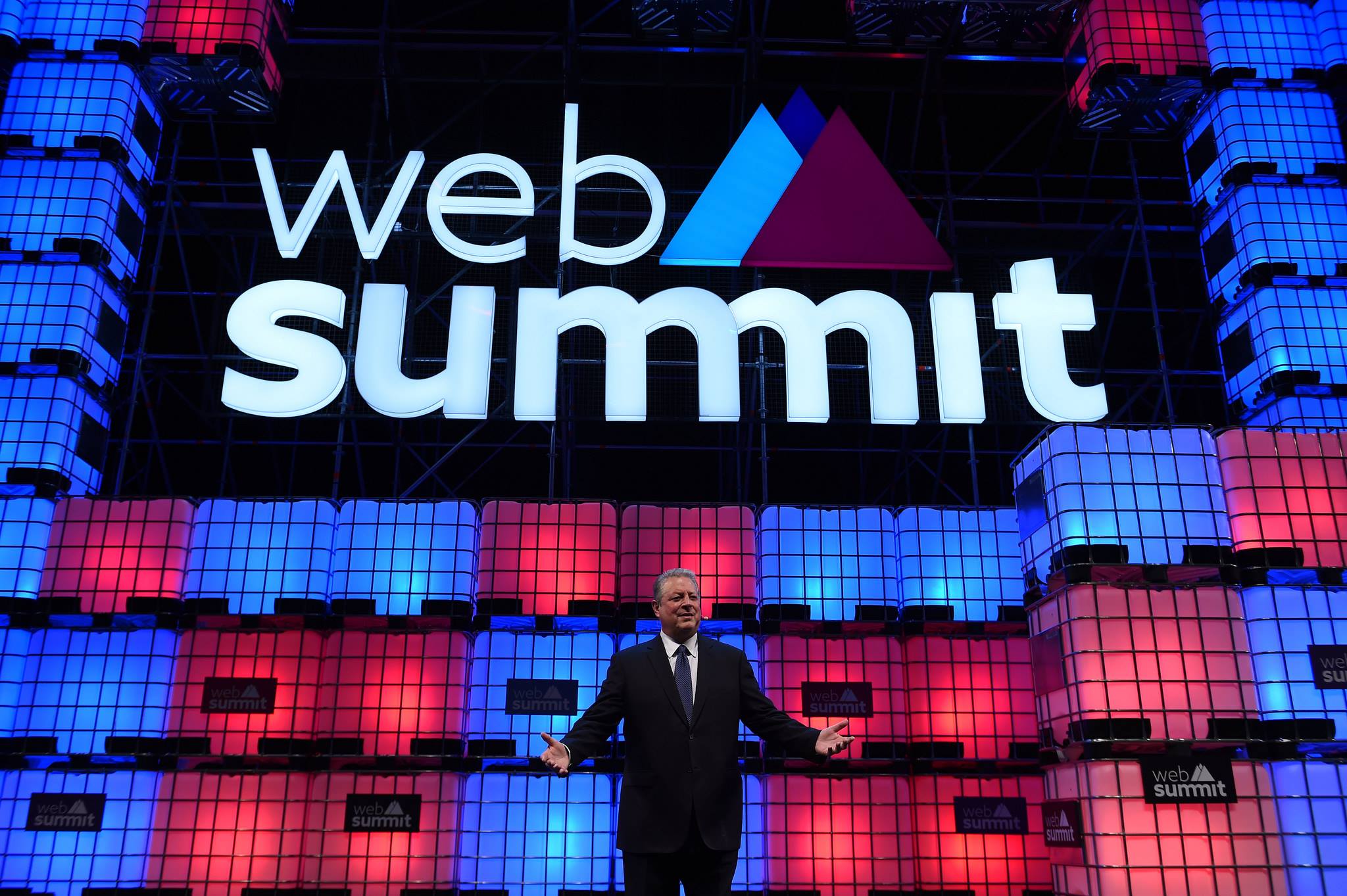 Web Summit: To «βάθρο» του Αλ Γκορ και 15.000 geeks σε 60” (vid)
