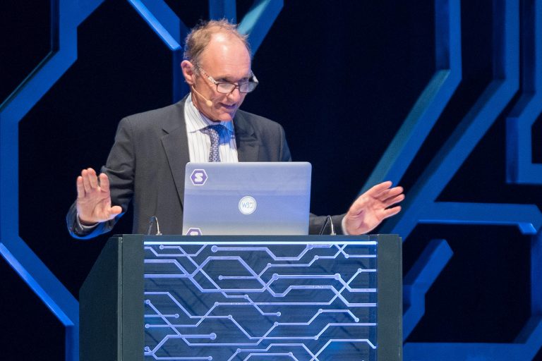 Για «το φιάσκο του Facebook» μίλησε ο Σερ Τίμοθι Μπέρνερς-Λι