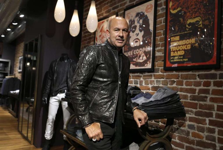 Στην κινηματογραφική ψυχαγωγία εισέρχεται ο Τζον Βαρβάτος