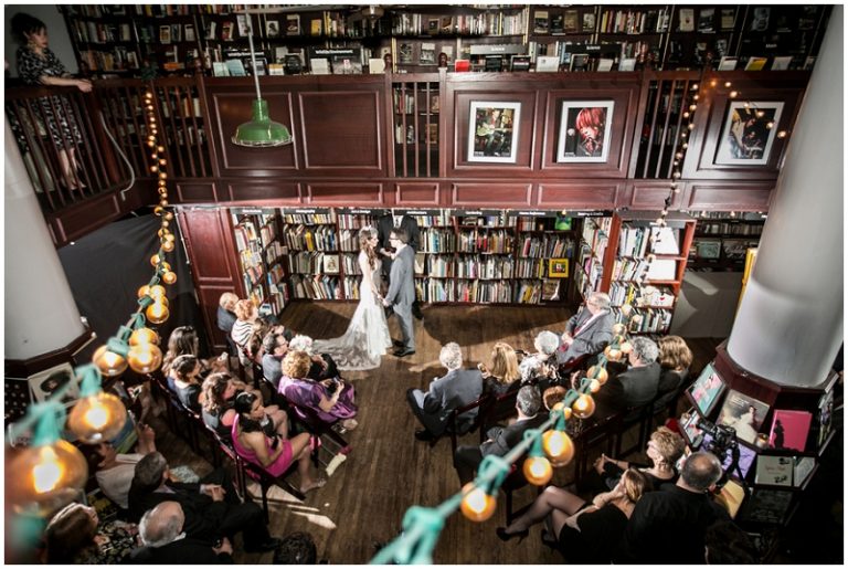 Γάμοι τώρα και σε βιβλιοπωλεία