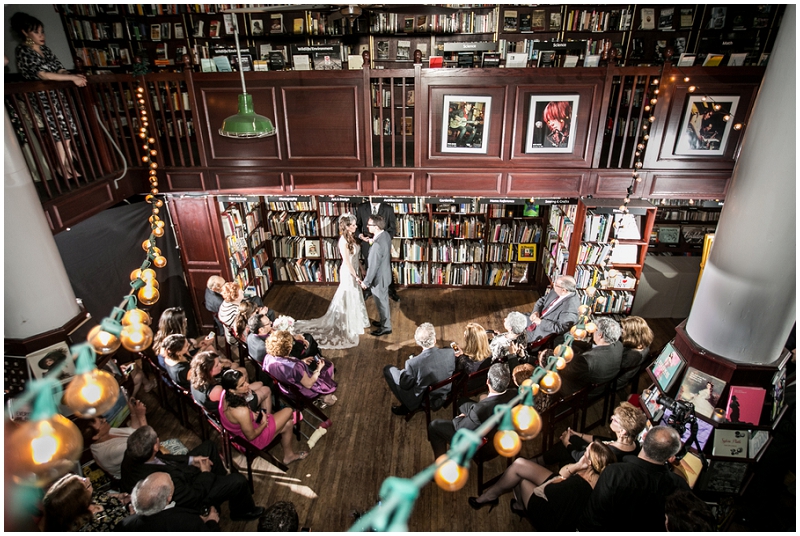 Γάμοι τώρα και σε βιβλιοπωλεία