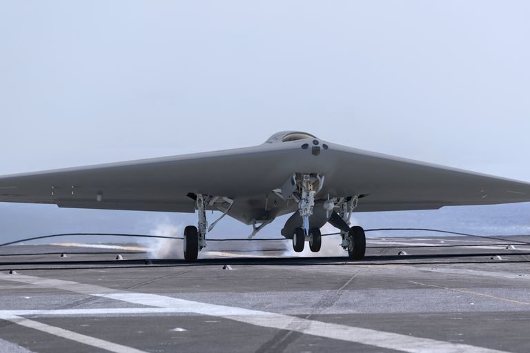 Stingray: Το drone που θα ανεφοδιάζει μαχητικά στον αέρα (pics)
