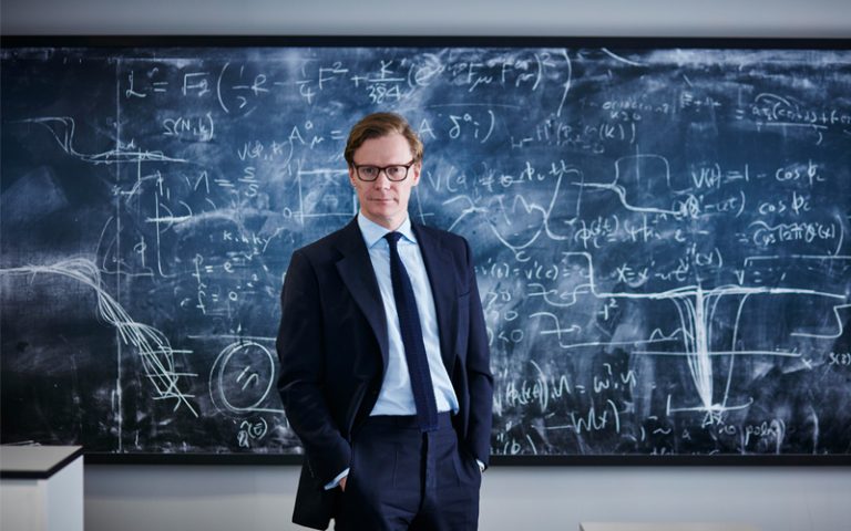 «Τα φορτώνουν όλα σε μένα» λέει ο πρώην CEO της Cambridge Analytica (vid)