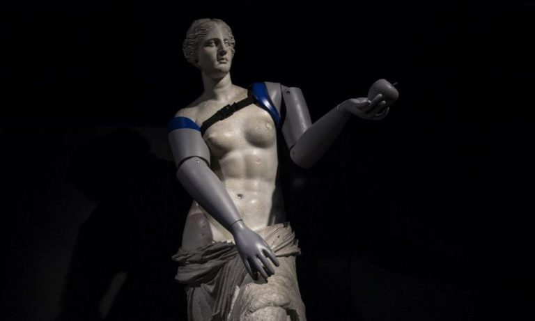Προσθετικά μέλη στην Αφροδίτη της Μήλου