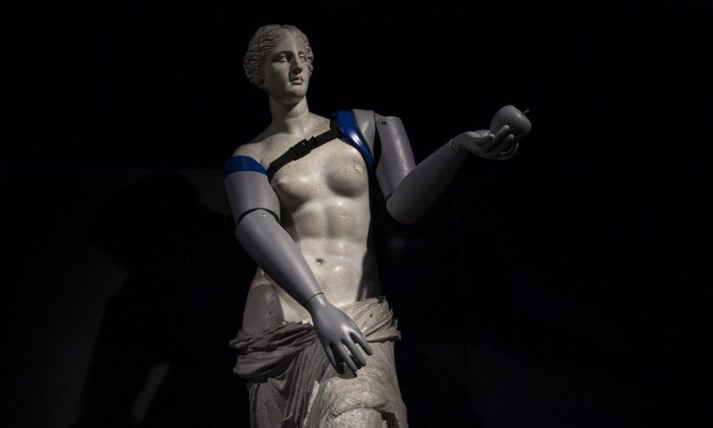 Προσθετικά μέλη στην Αφροδίτη της Μήλου