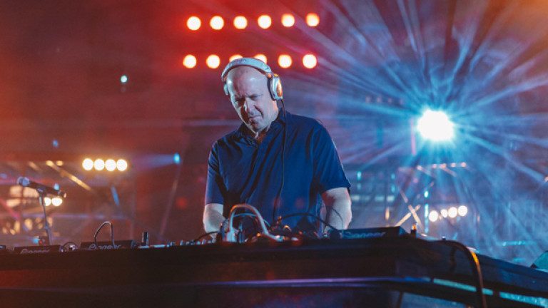 Ένας DJ επικεφαλής της Goldman Sachs (vid)