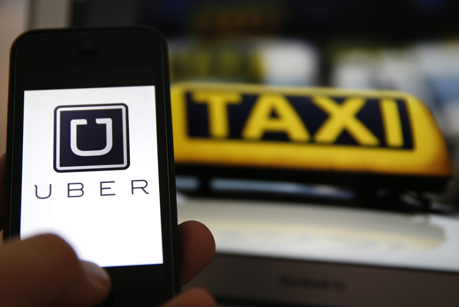 Κατά της Uber οι οδηγοί ταξί της Κωνσταντινούπολης