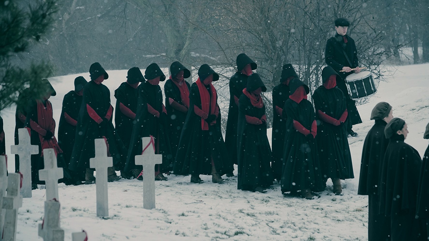 Πιο σκοτεινή η δεύτερη σεζόν του The Handmaid’s Tale (vid)