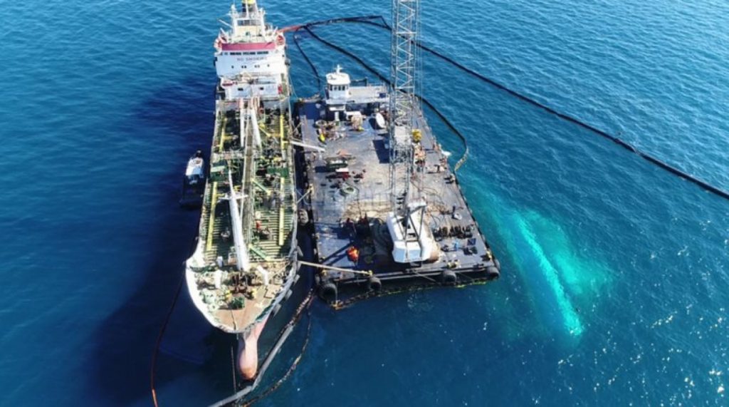 Aίρεται η απαγόρευση κολύμβησης στις θαλάσσιες περιοχές που είχαν πληγεί από τη ρύπανση του «Αγία Ζώνη ΙΙ»