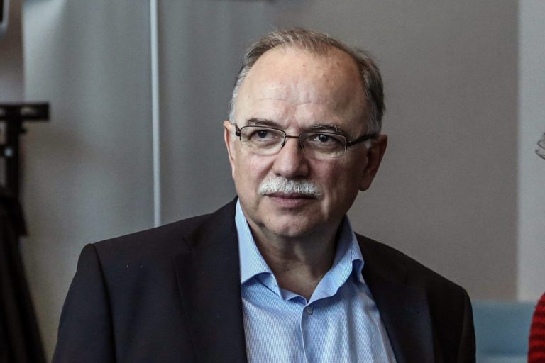 Παπαδημούλης: Ακραίος σκοταδισμός ο αφορισμός του Χόκινγκ