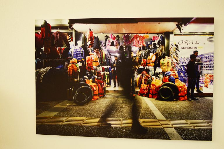 Εικόνες από την έκθεση Living Realities στη Δημοτική Αγορά Κυψέλης