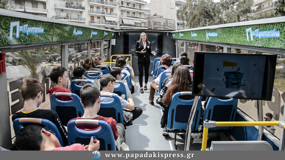Μαθητές στα θρανία του… λεωφορείου Ανακύκλωσης