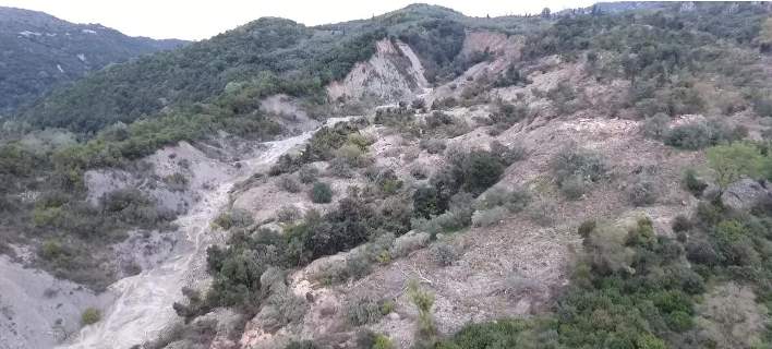 Σε εξέλιξη το κατολισθητικό φαινόμενο στην Κρυοπηγή Πρέβεζας