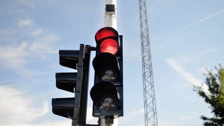 Έξυπνα φανάρια σε 12 ελληνικές πόλεις