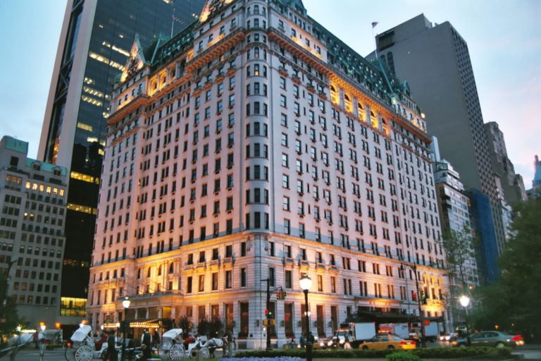 Μισό δισ. ευρώ πουλήθηκε το θρυλικό Plaza Hotel της Νέας Υόρκης