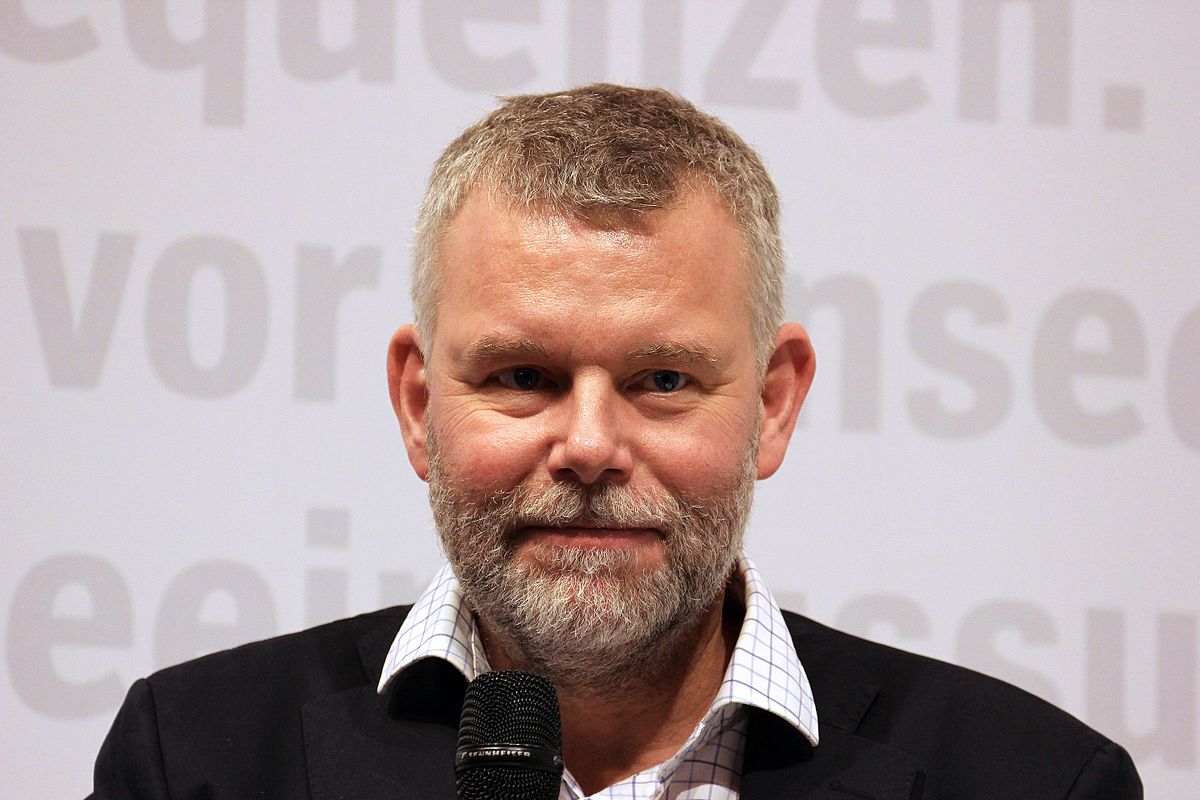 Arne Dahl: Οι κοινωνίες με ανισότητες είναι επικίνδυνες
