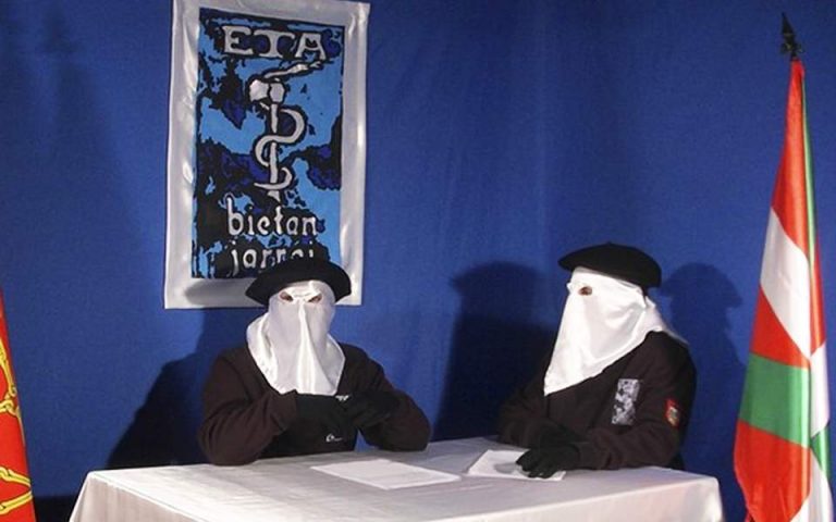 Η ΕΤΑ αφήνει τα όπλα