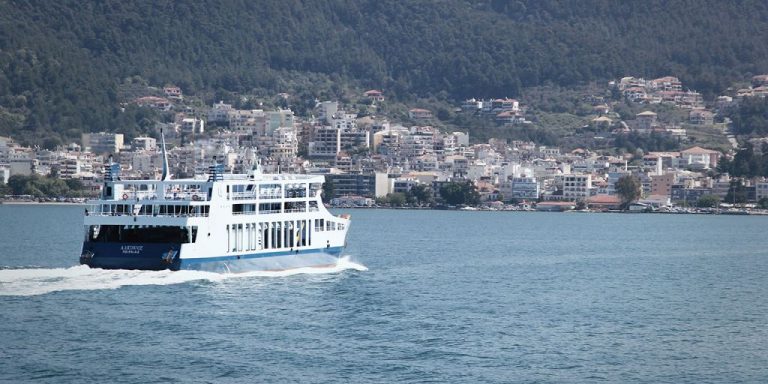 To «Azimut» ενώνει τα Επτάνησα