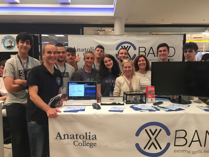 Έλληνες μαθητές δημιούργησαν έξυπνα ρούχα που προστατεύουν στο χιονοδρομικό