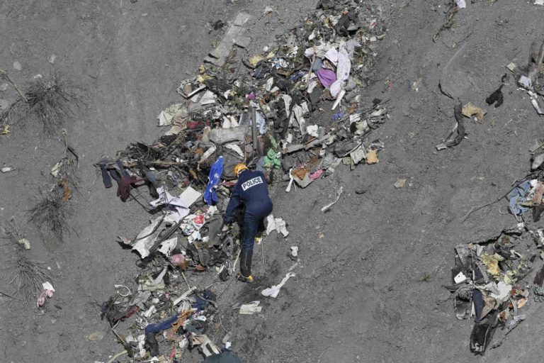 Ευρώπη: Ψυχιατρικές εξετάσεις για τους πιλότους μετά τη συντριβή της Germanwings