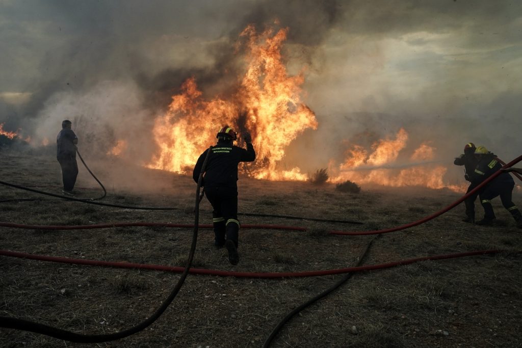 Πύρινος εφιάλτης στην Αττική – 60 νεκροί