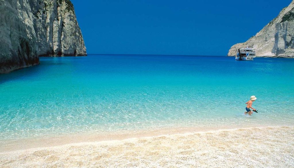 38 ελληνικές παραλίες χωρίς «Γαλάζιες Σημαίες»