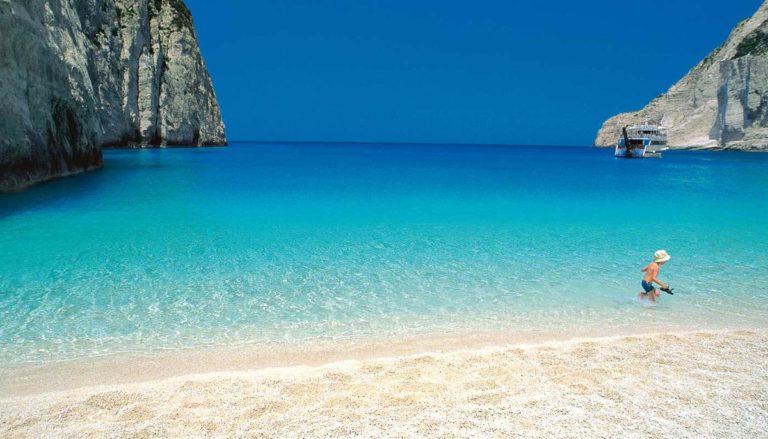 38 ελληνικές παραλίες χωρίς «Γαλάζιες Σημαίες»