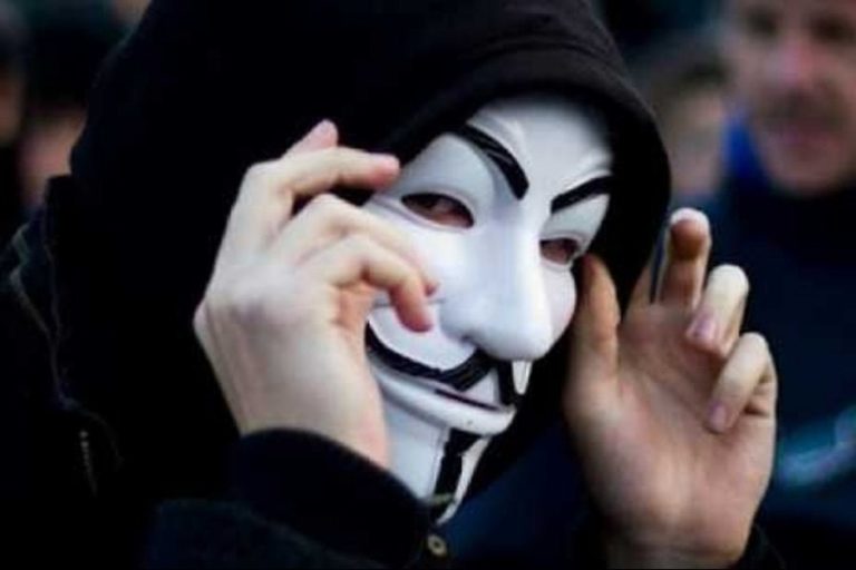 «Επίθεση» των Anonymous Greece στην ιστοσελίδα της ΔΕΗ