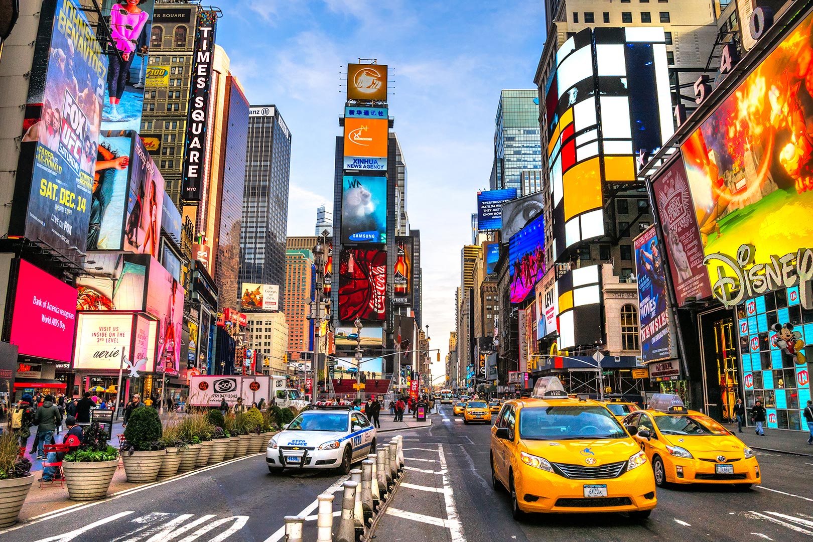 Χιλιάδες μέλισσες προκαλούν πανικό στη Times Square της Νέας Υόρκης (vid)
