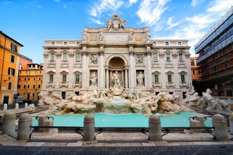 Ξύλο για μία selfie στη  Fontana di Trevi