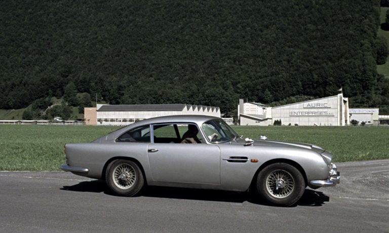 Σε δημοπρασία 25 Aston Martin του «Χρυσοδάκτυλου» Τζέιμς Μποντ