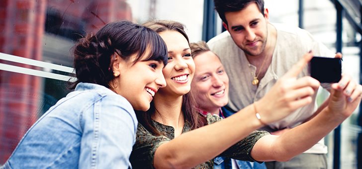 1 στους 10 Millennials θα θυσίαζε ένα δάχτυλο για να μην χάσει το smartphone του