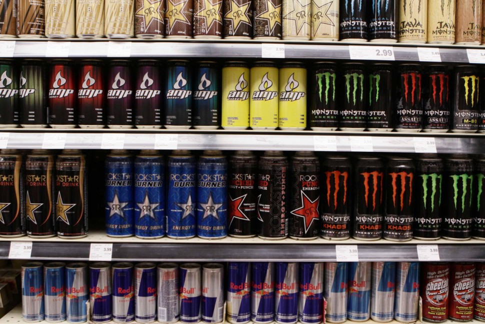 H Βρετανία έτοιμη να απαγορεύσει τα ενεργειακά ποτά σε παιδιά