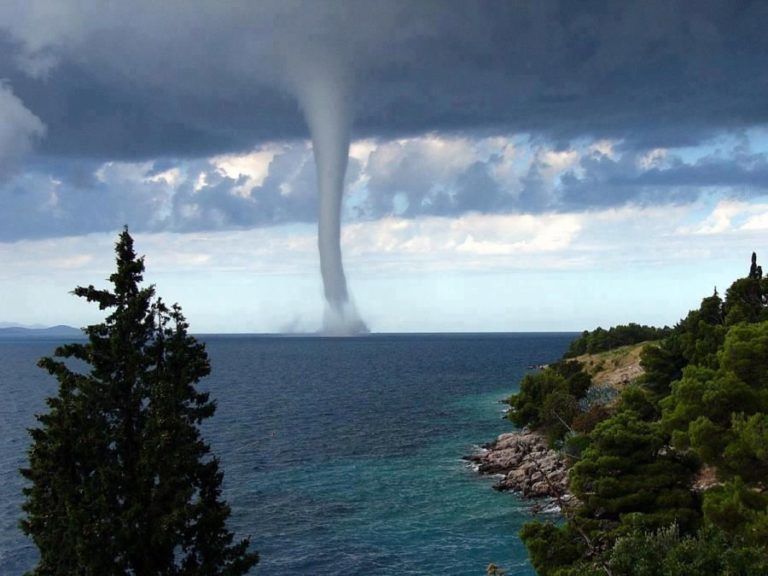 Χαβάη: Σε συναγερμό ενόψει του ισχυρού τυφώνα Lane