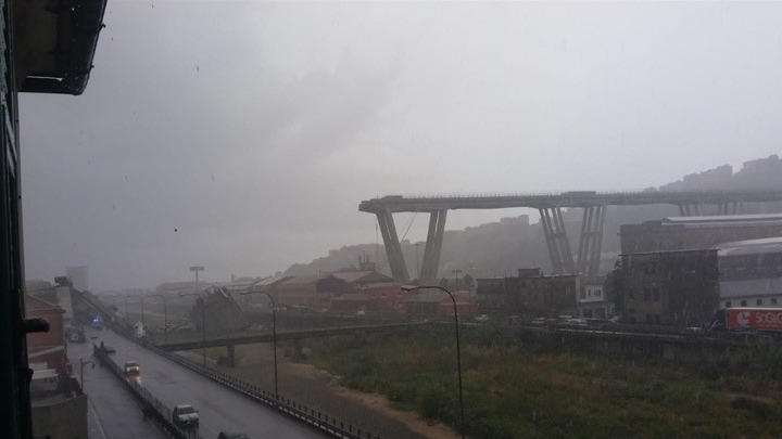 Η κατάρρευση της γέφυρας στη Γένοβα μπορεί να οφείλεται σε κεραυνό