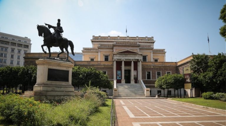 Έπιασαν τις γυναίκες που βανδάλιζαν τα μουσεία με «ιερό λάδι»
