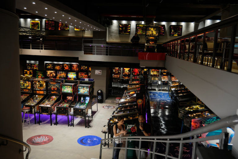 Mουσείο για φλιπεράκια στην σκιά της Ακρόπολης – Παίζεις δωρεάν και μαθαίνεις την ιστορία τους