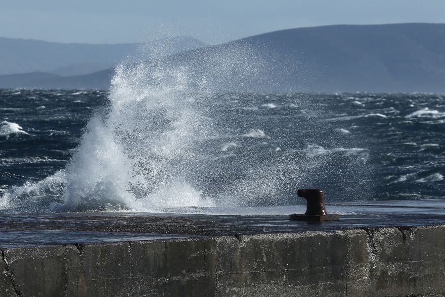 Ο «Ξενοφών» η πρώτη ισχυρή κακοκαιρία του φθινοπώρου