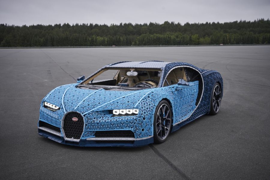 Έφτιαξαν μία Bugatti Chiron από LEGO (vid)
